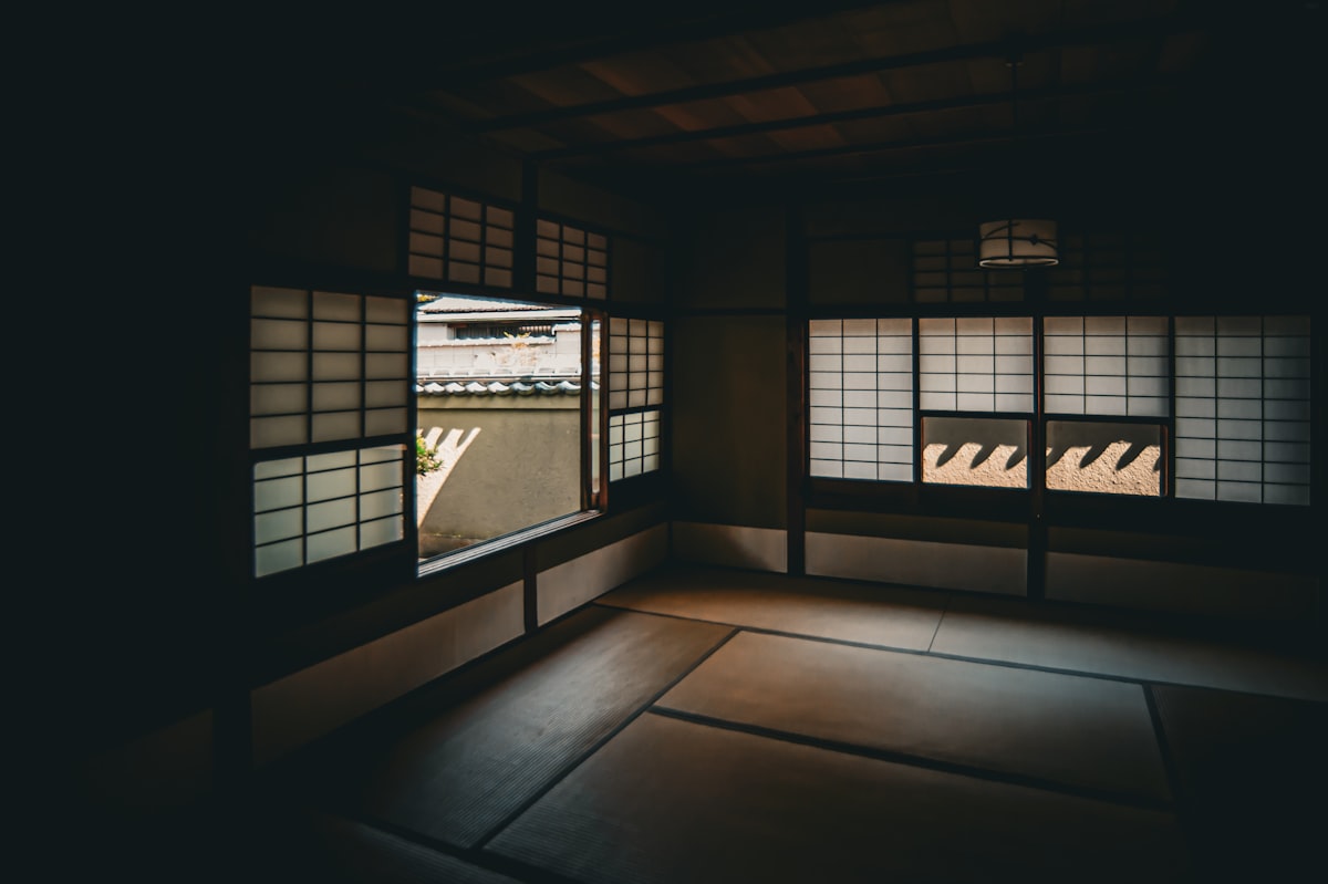 放置された空き家の和室